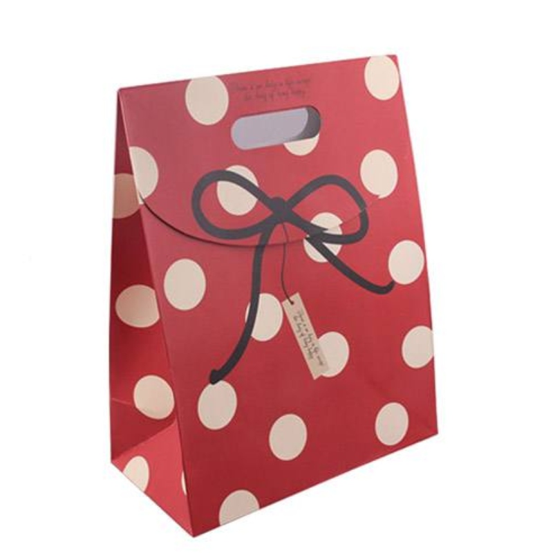 gestanst handvat papieren cadeauzakje
